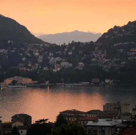 Sleeps 6 Pool Villa Como