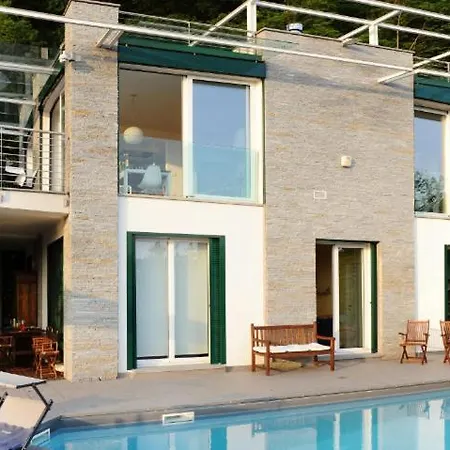 Villa Sleeps 6 Pool